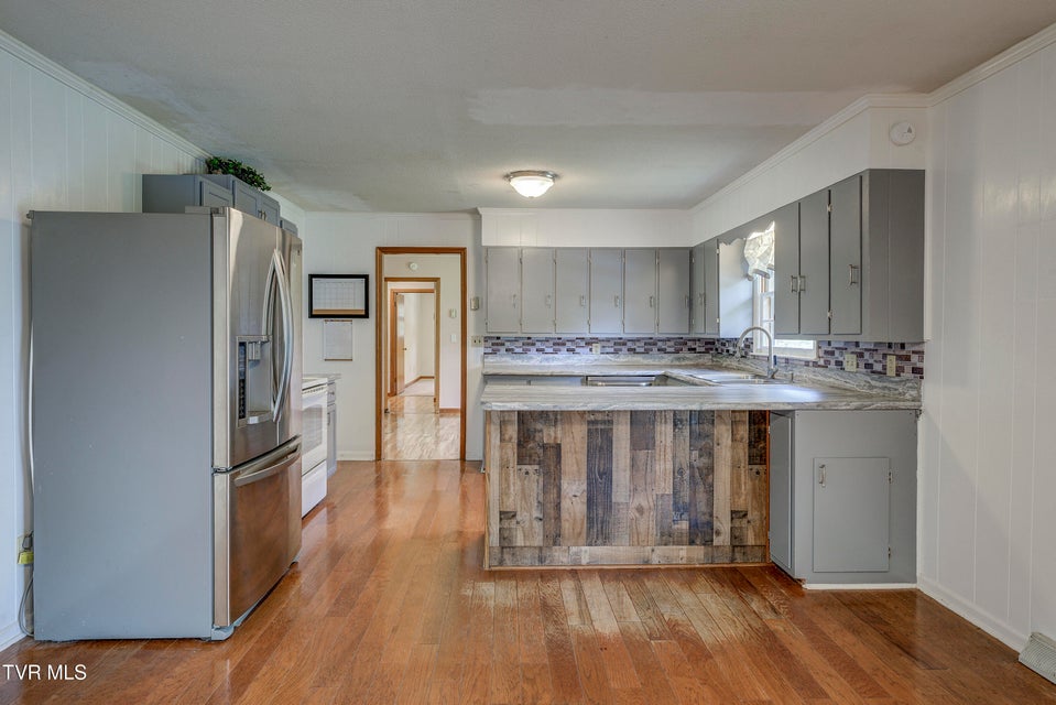 Photo #6: 216 Nelson Avenue