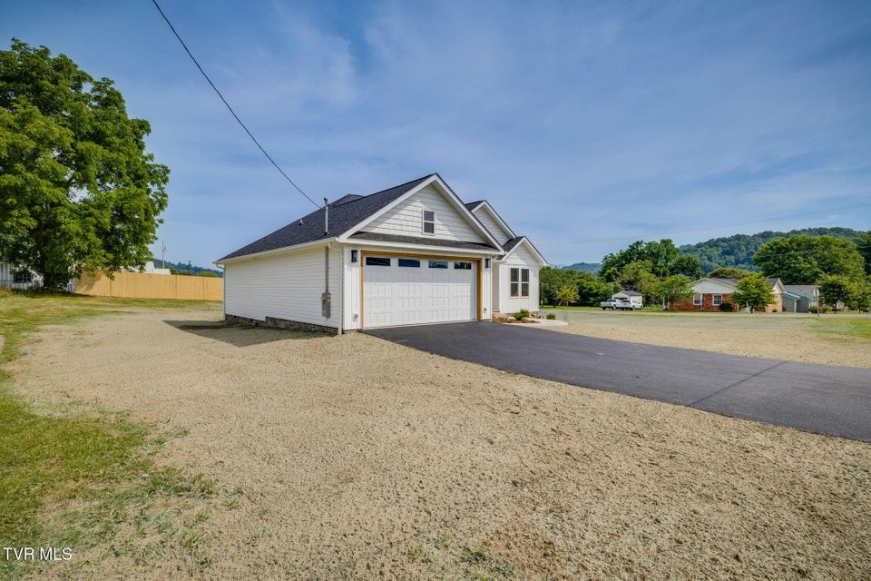Photo #4: 126 Avon Avenue