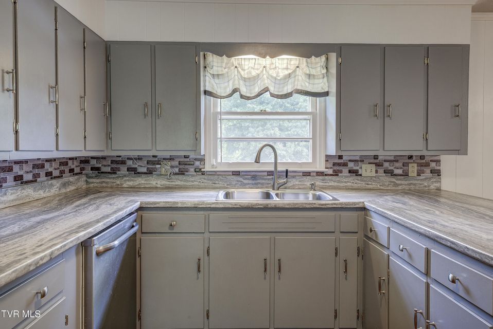 Photo #2: 216 Nelson Avenue