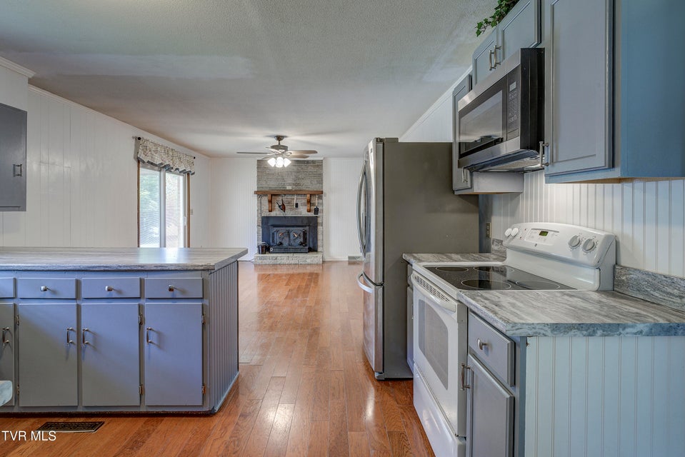 Photo #4: 216 Nelson Avenue
