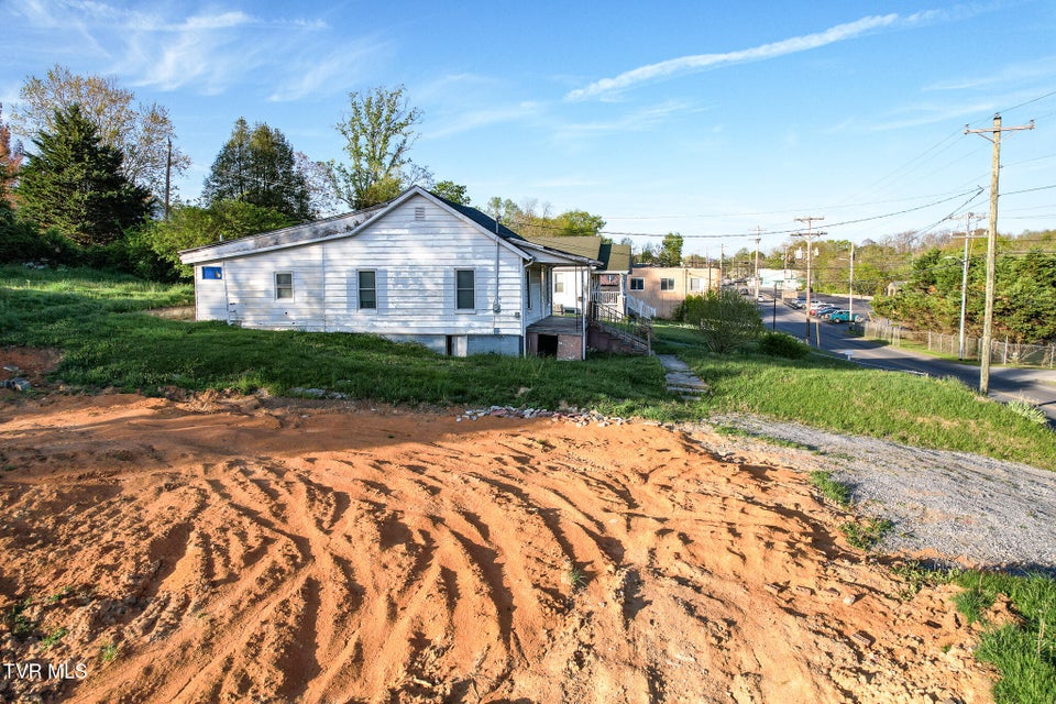 Photo #11: 315 Bernard Avenue