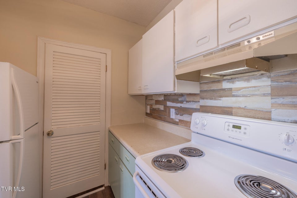 Photo #9: 701 Locust Street