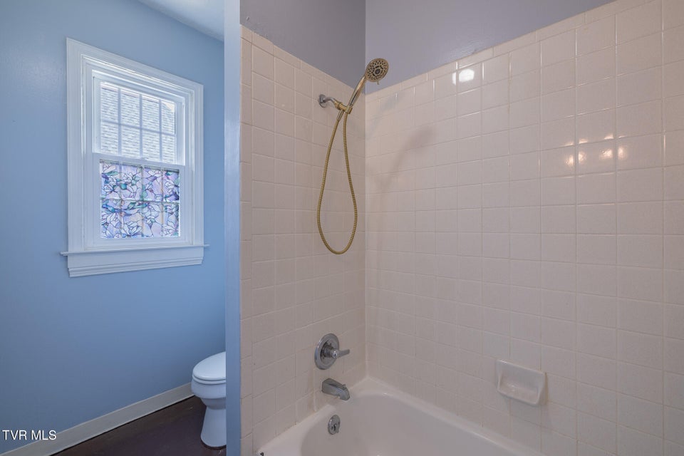 Photo #14: 701 Locust Street