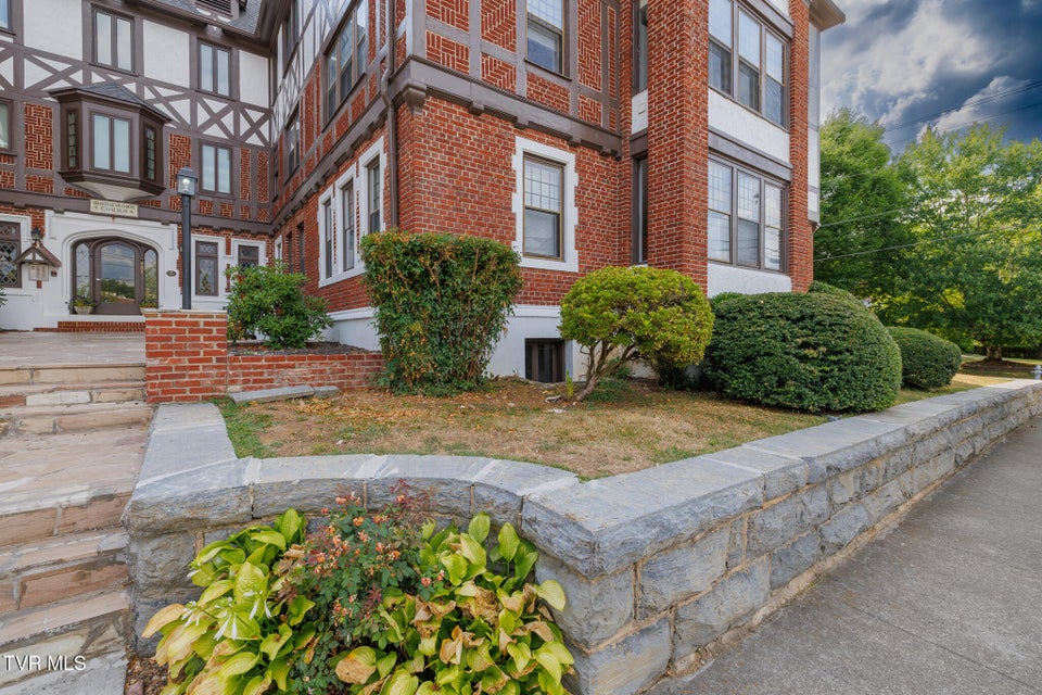 Photo #24: 701 Locust Street
