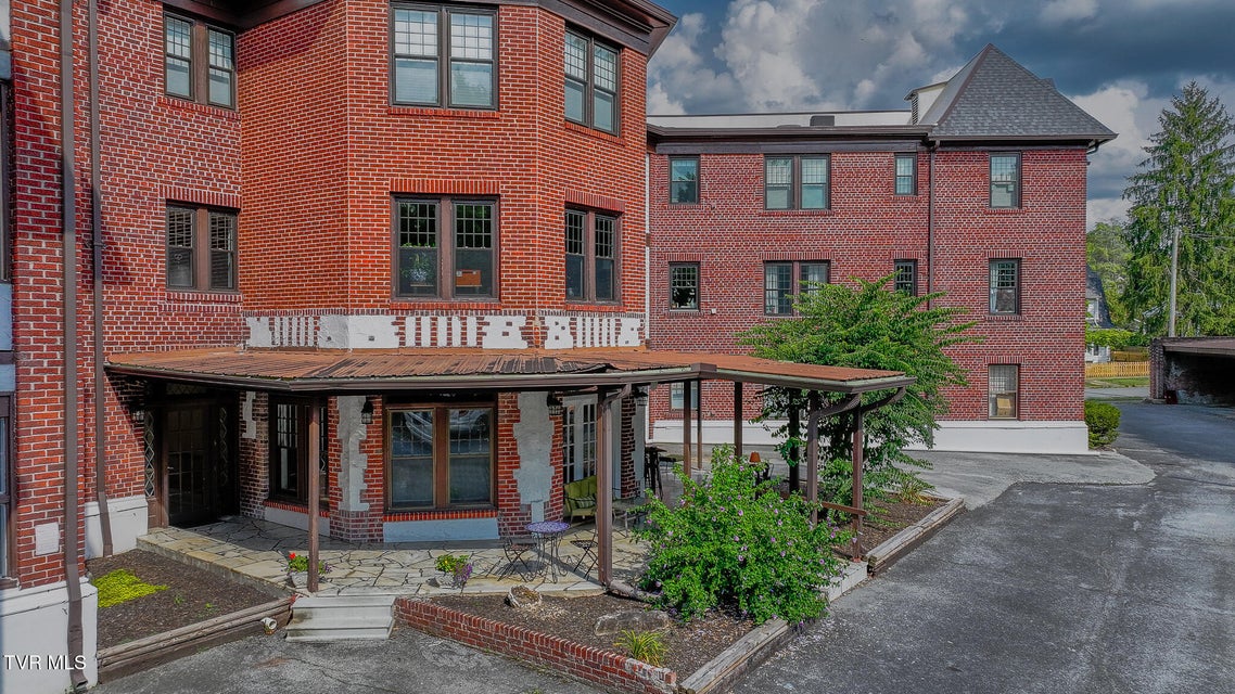 Photo #27: 701 Locust Street