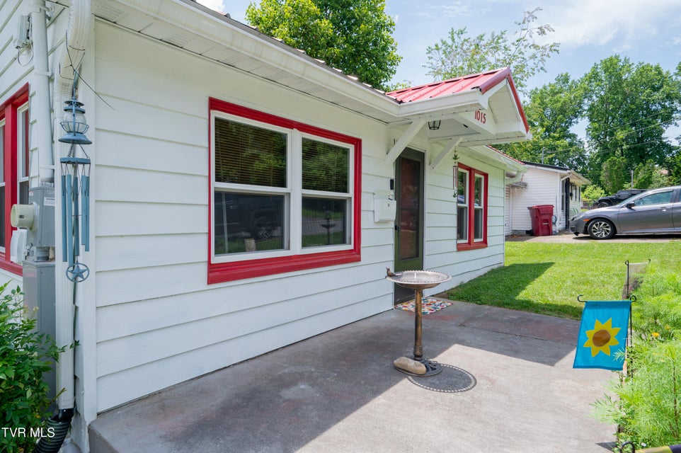 Photo #4: 1015 Montgomery Street