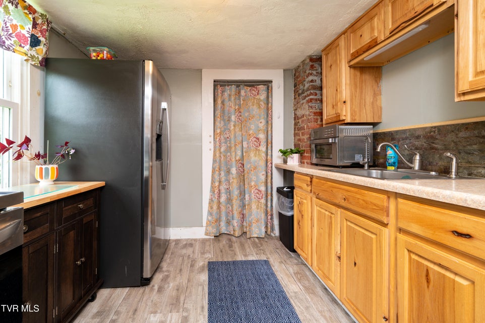 Photo #20: 1015 Montgomery Street