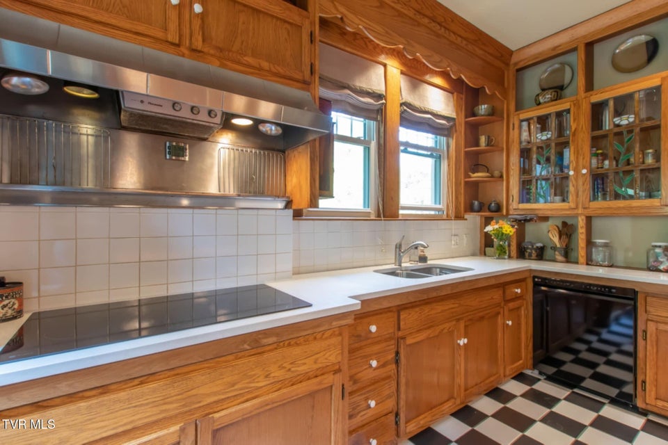 Photo #81: 940 Park St Street
