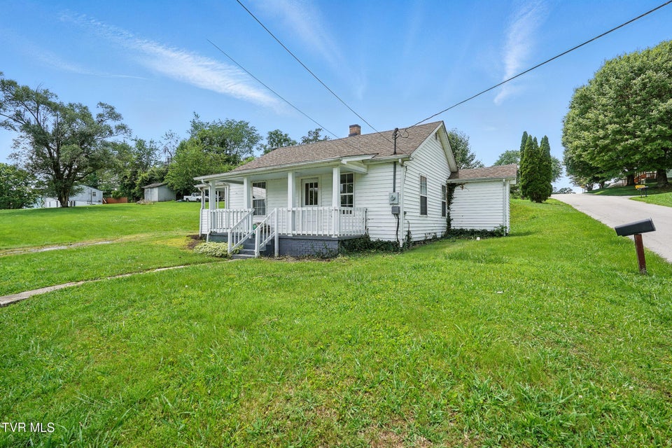 Photo #3: 325 Kaywood Avenue