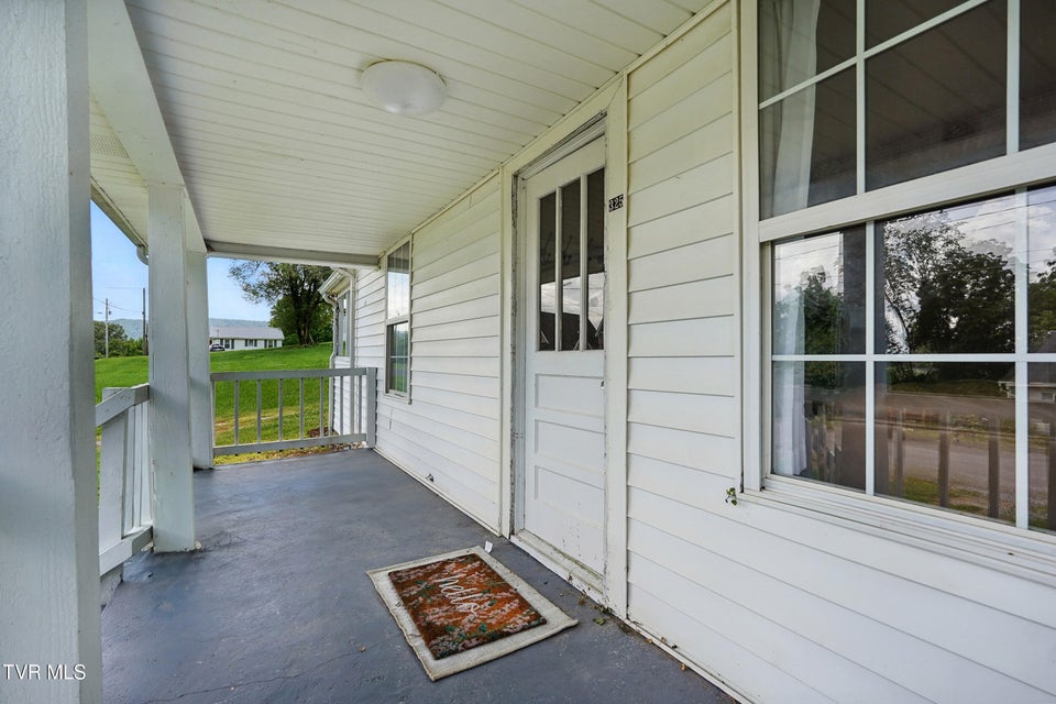 Photo #4: 325 Kaywood Avenue