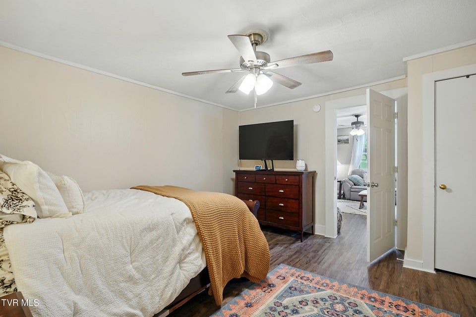 Photo #9: 325 Kaywood Avenue