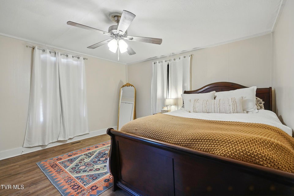 Photo #10: 325 Kaywood Avenue