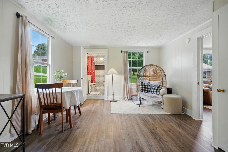 Photo #11: 325 Kaywood Avenue