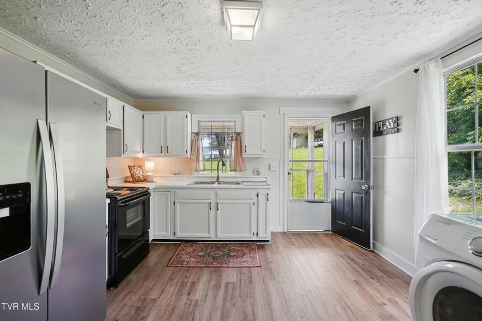 Photo #14: 325 Kaywood Avenue