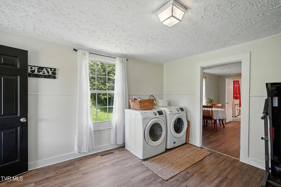 Photo #16: 325 Kaywood Avenue