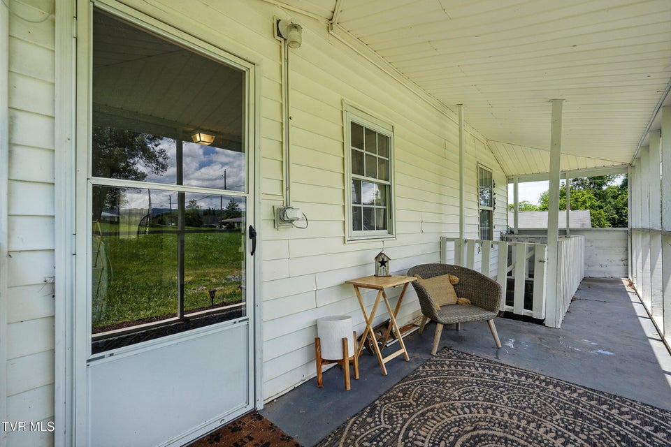 Photo #17: 325 Kaywood Avenue