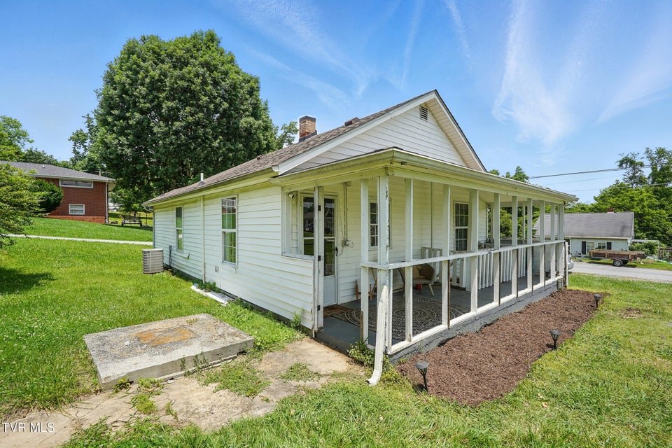 Photo #19: 325 Kaywood Avenue