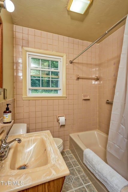 Photo #7: 825 Cumberland Street