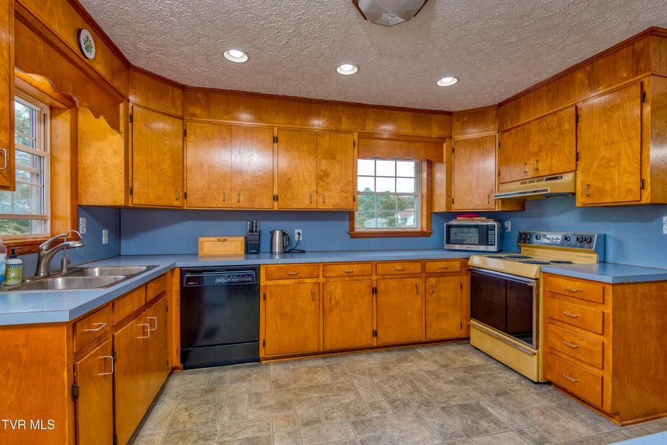 Photo #12: 825 Cumberland Street