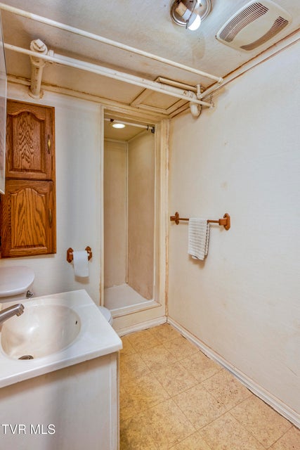 Photo #14: 825 Cumberland Street