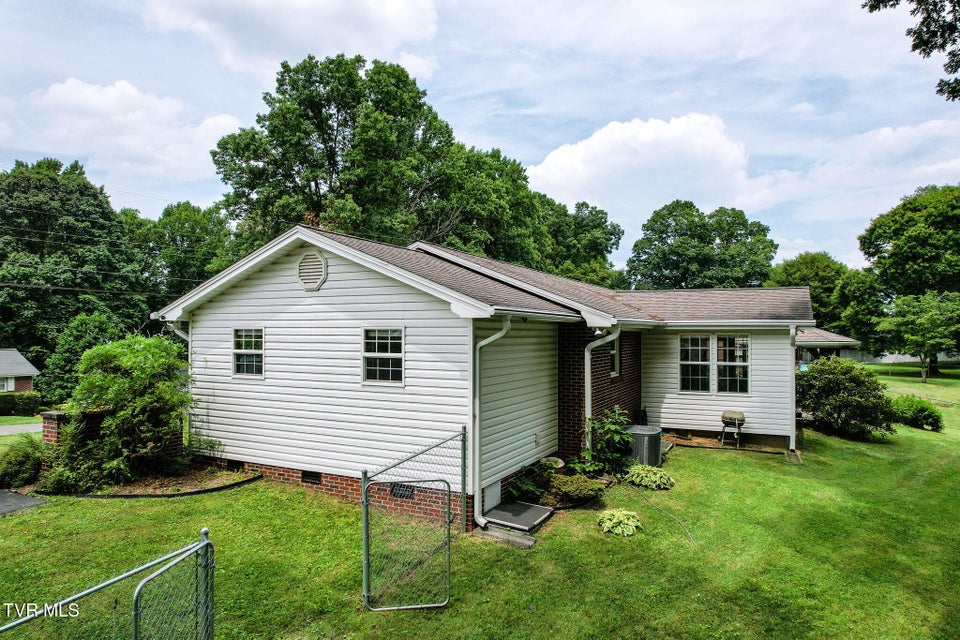 Photo #25: 126 Poplar Hill Drive