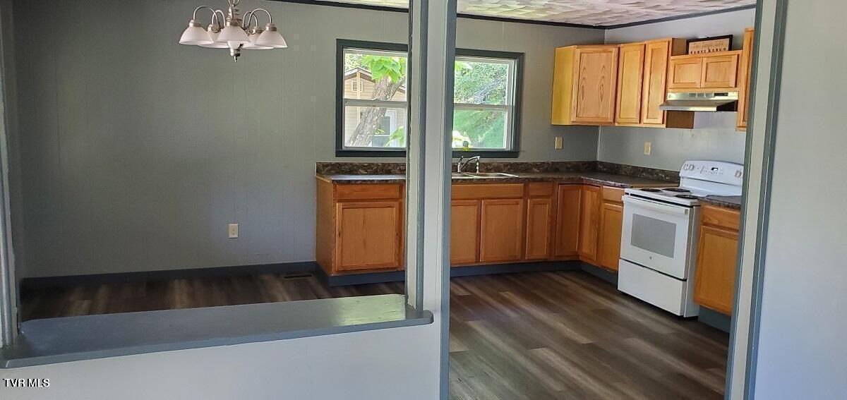 Photo #3: 1165 Bloomingdale Pike Pike