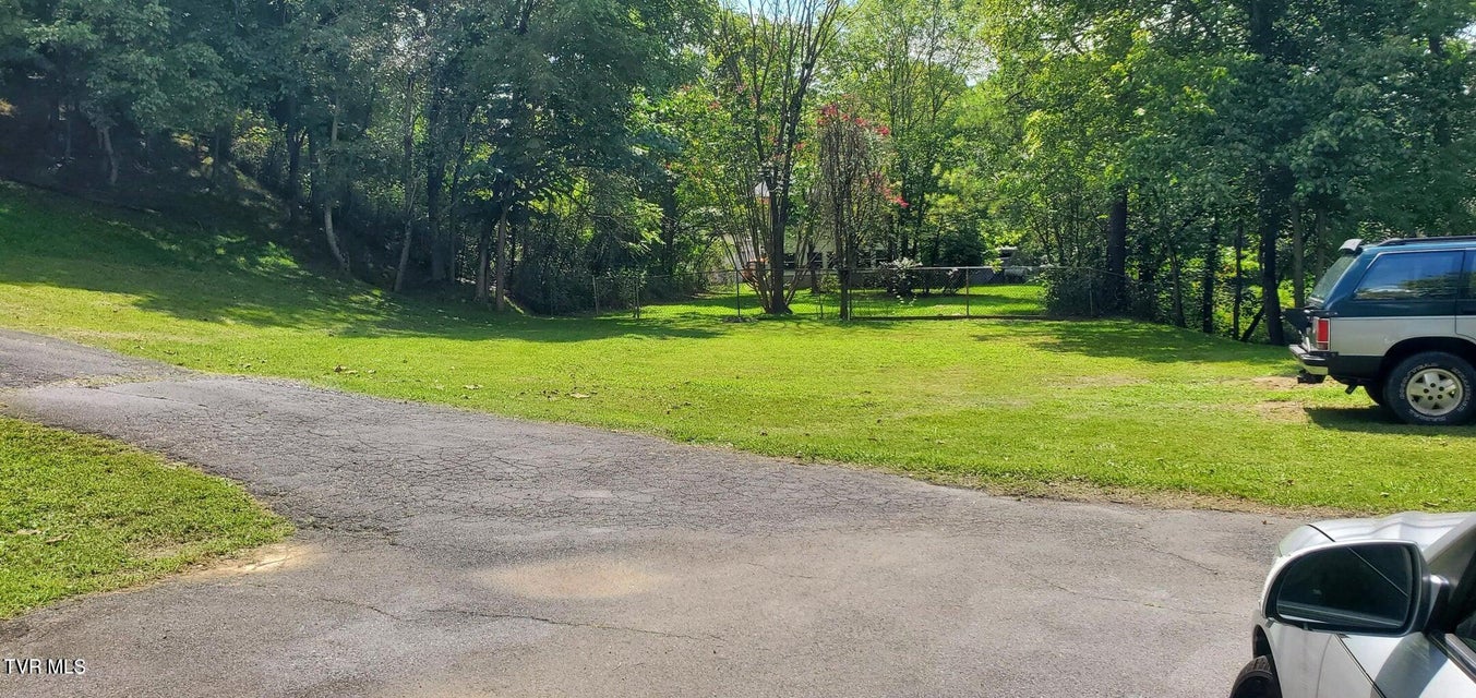 Photo #10: 1165 Bloomingdale Pike Pike