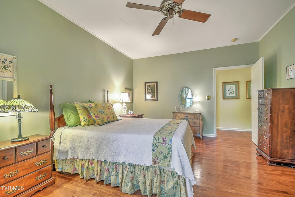 Photo #32: 4619 Merrywood Avenue