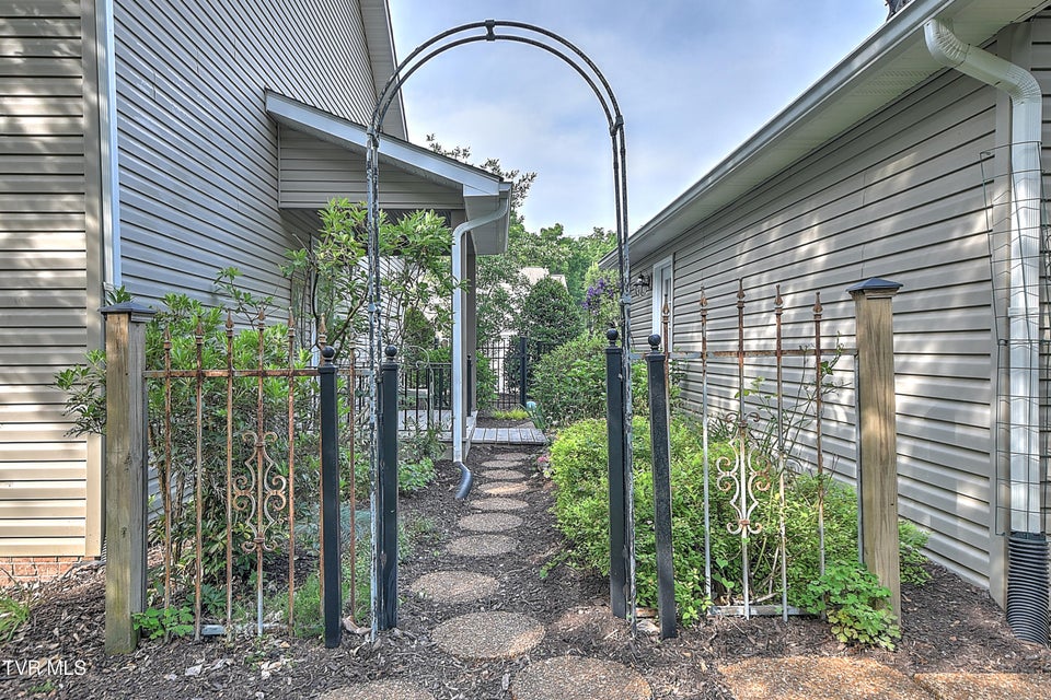 Photo #42: 4619 Merrywood Avenue