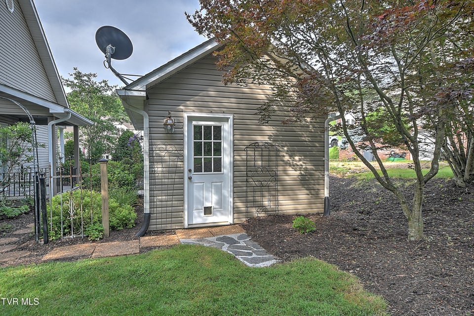 Photo #43: 4619 Merrywood Avenue