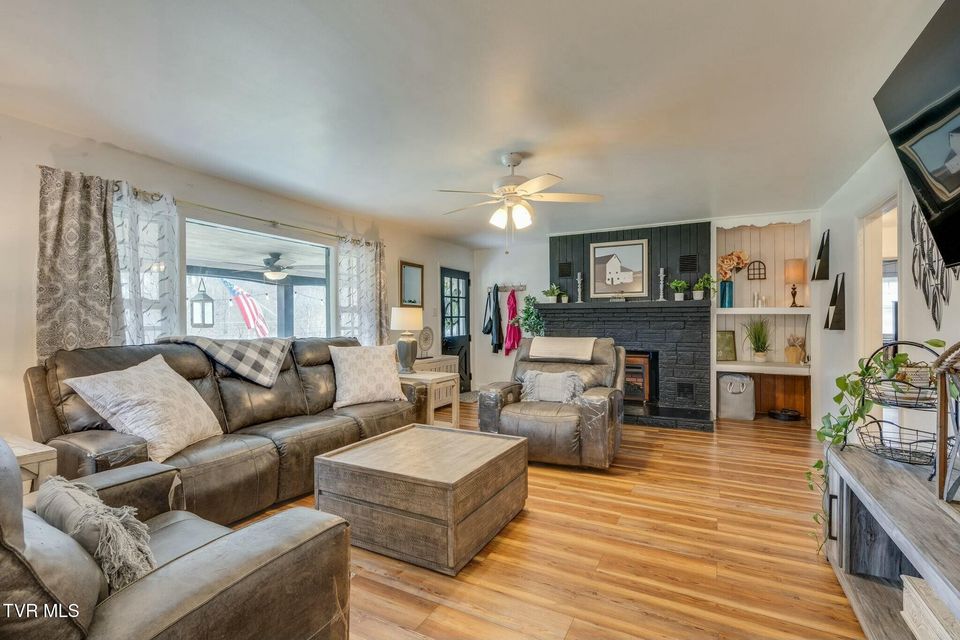 Photo #10: 987 Hairetown Road