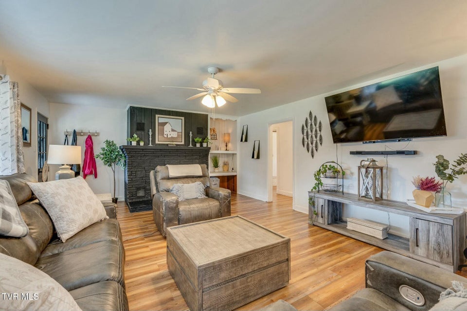Photo #11: 987 Hairetown Road