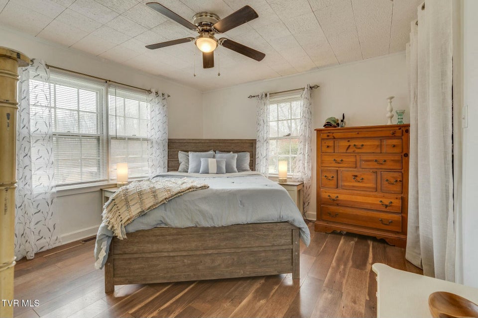 Photo #18: 987 Hairetown Road