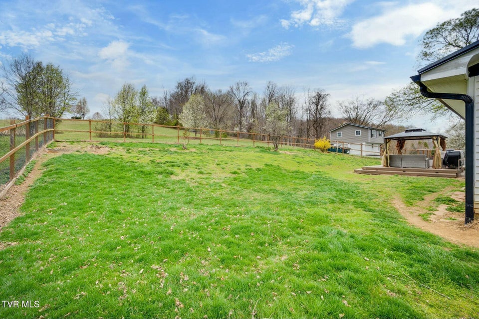Photo #31: 987 Hairetown Road