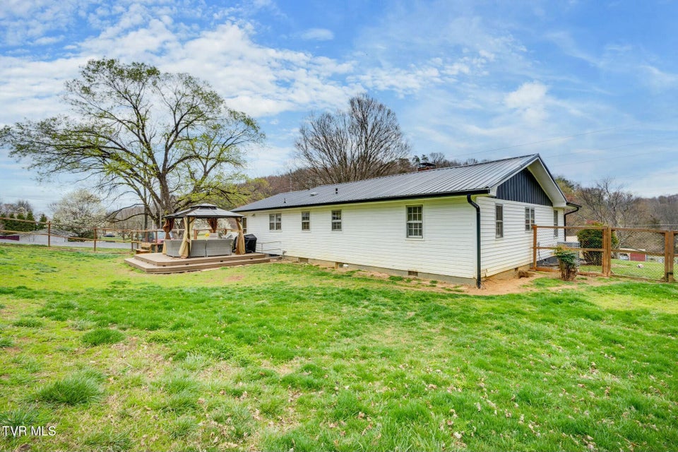 Photo #32: 987 Hairetown Road