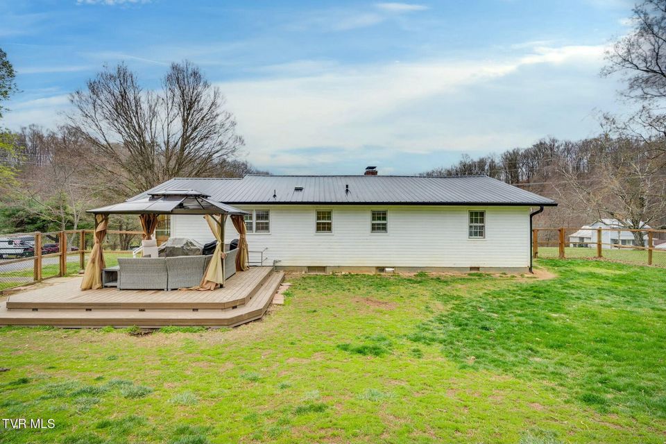Photo #33: 987 Hairetown Road