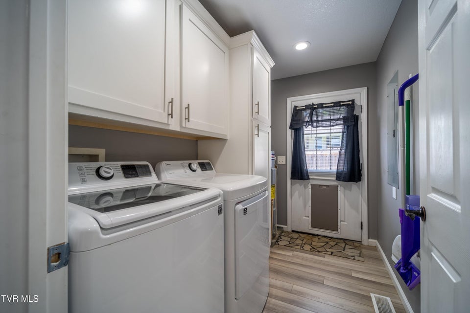 Photo #13: 112 Marion Street