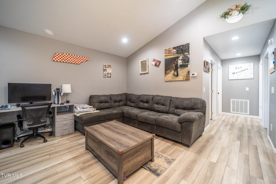Photo #5: 112 Marion Street