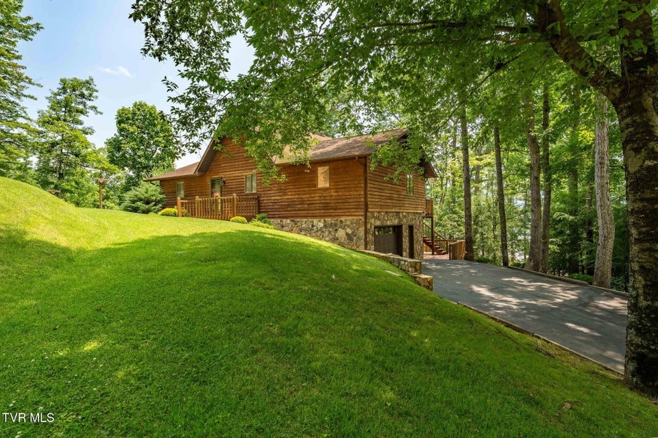 Photo #3: 196 Hiddenwood Drive