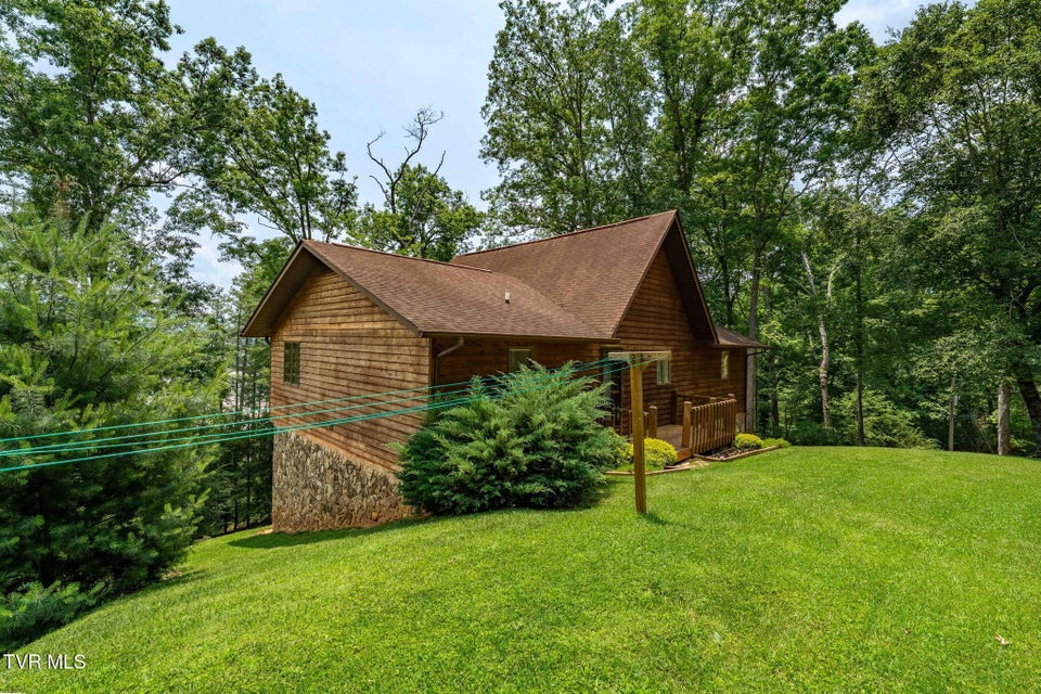 Photo #5: 196 Hiddenwood Drive