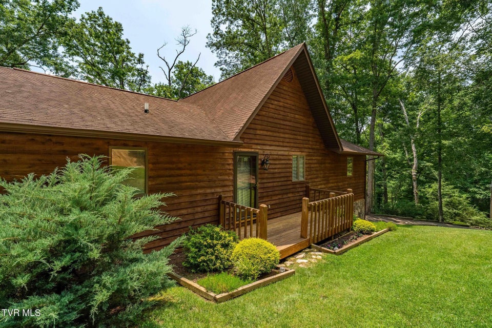 Photo #6: 196 Hiddenwood Drive
