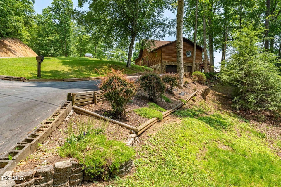 Photo #4: 196 Hiddenwood Drive
