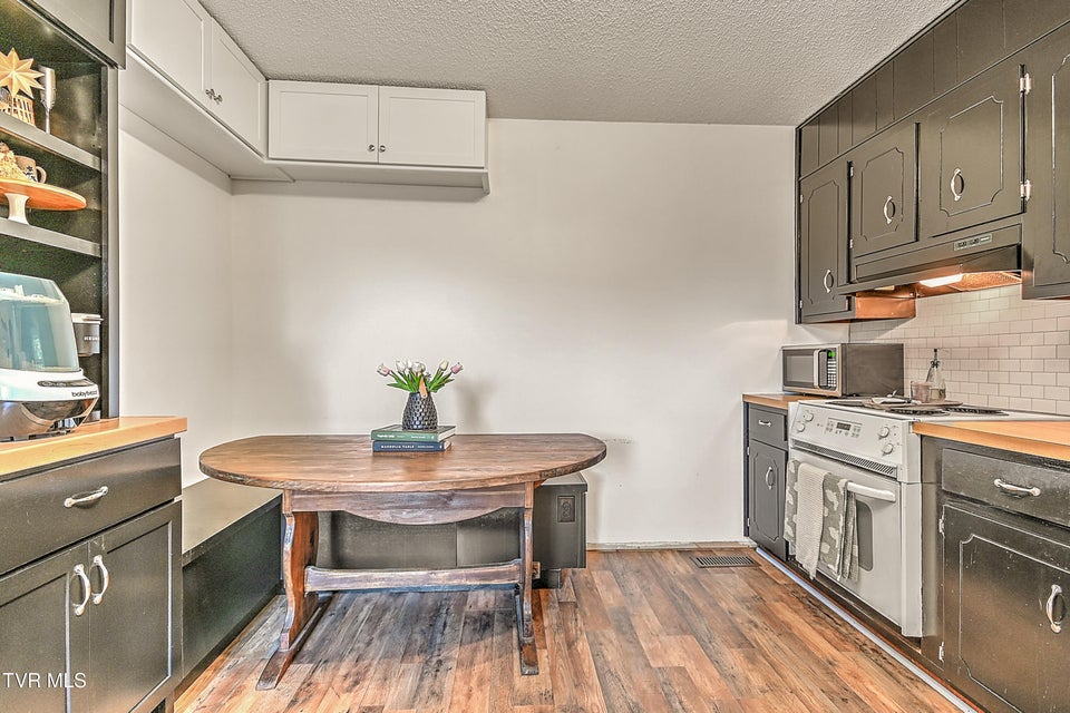 Photo #10: 941 Ragle Street