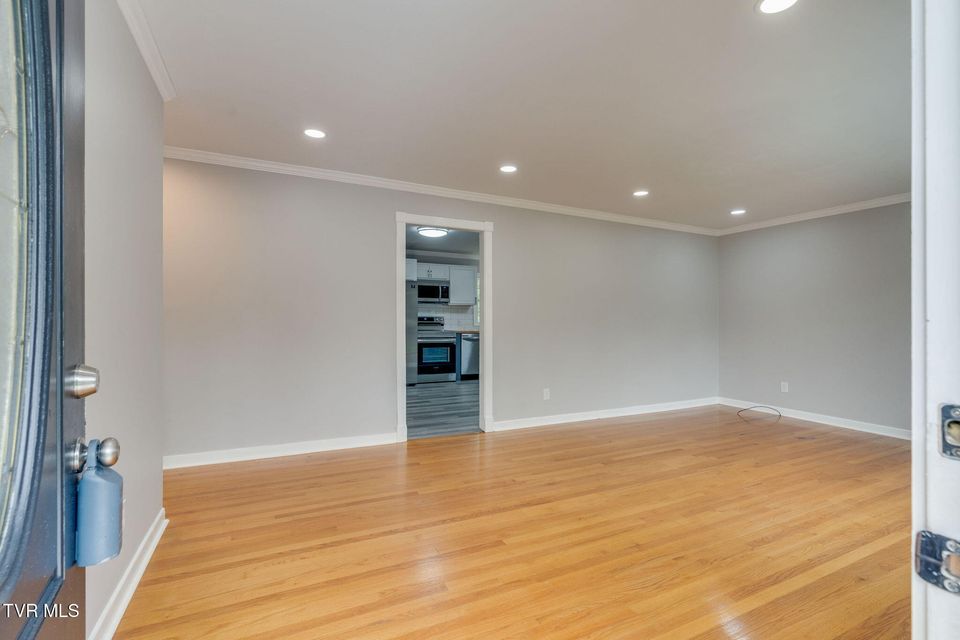 Photo #4: 313 Morelock Street