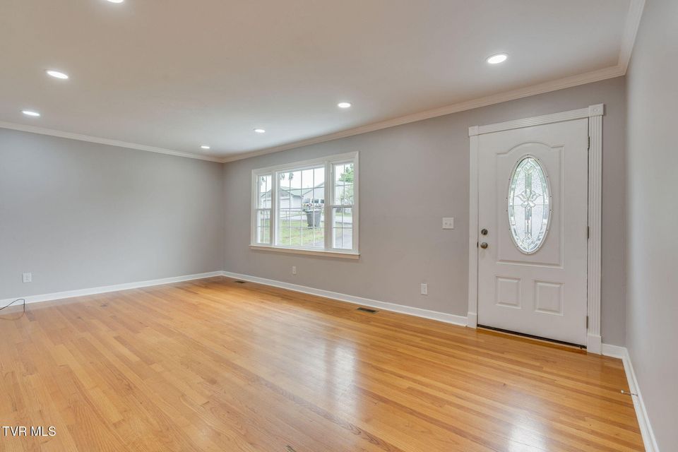 Photo #5: 313 Morelock Street