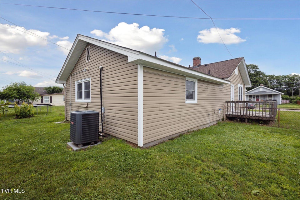 Photo #33: 1449 Sevier Avenue