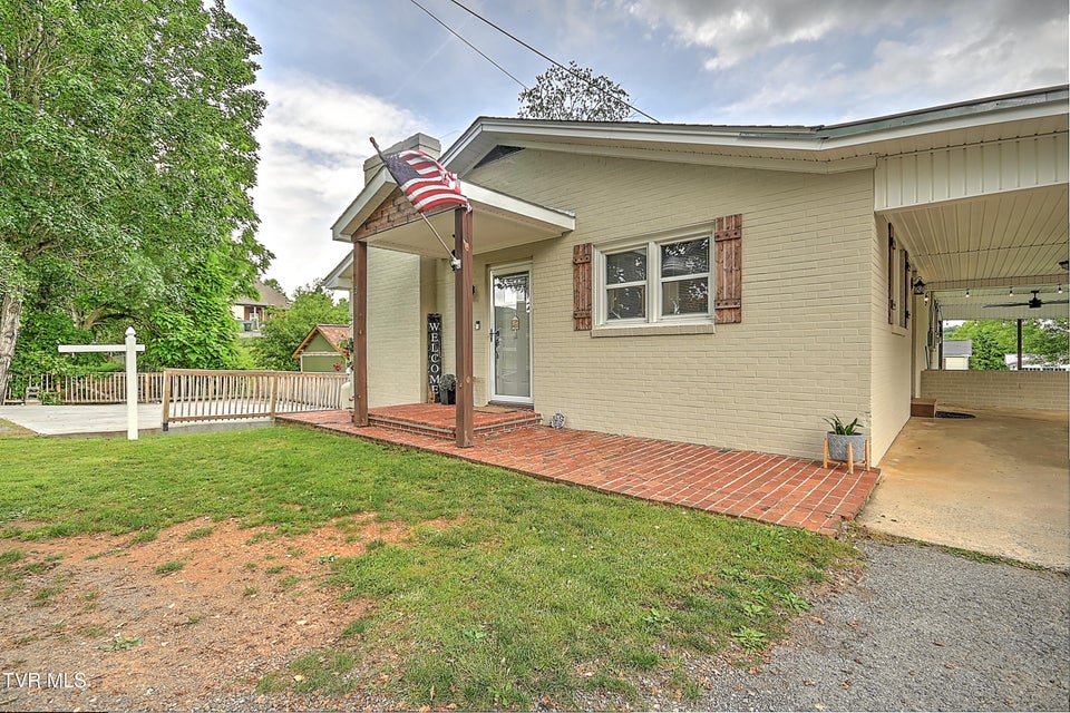 Photo #4: 53 Grove Avenue