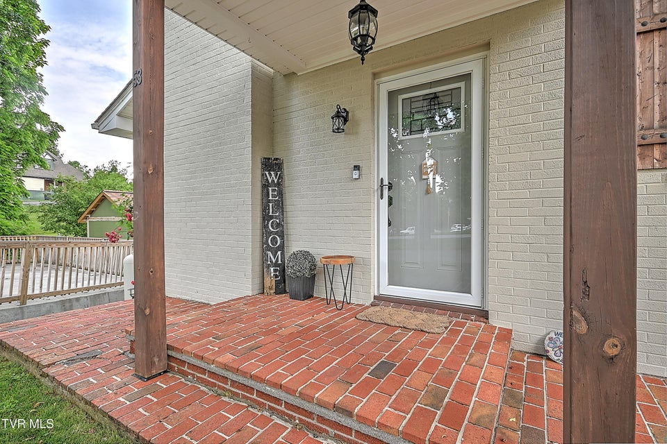 Photo #6: 53 Grove Avenue