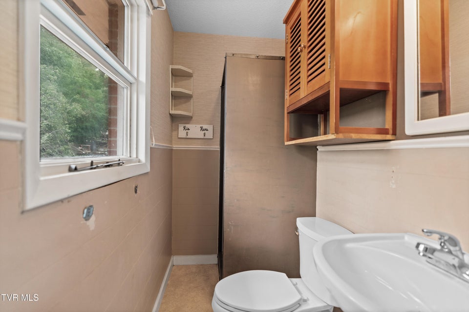 Photo #18: 1405 Brentwood Drive