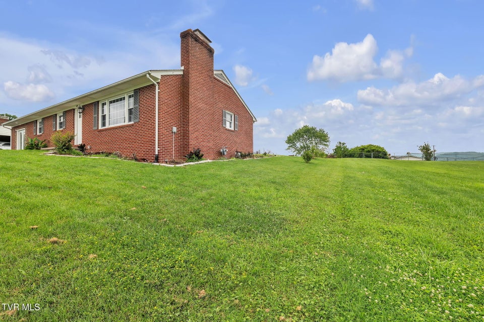 Photo #3: 908 Middle Avenue